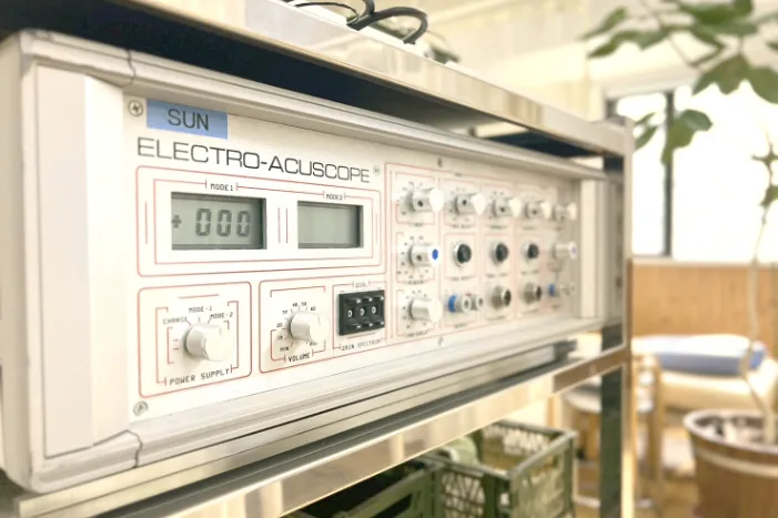 三晴接骨院においてある電気治療機器の写真